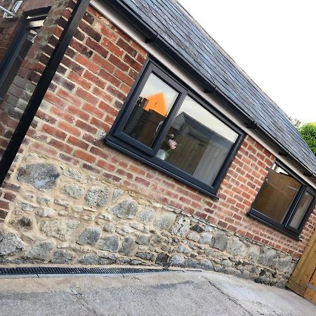 Exclusive Modern Decorated 1 Bedroom Detached Studio Newport  Bagian luar foto