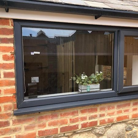 Exclusive Modern Decorated 1 Bedroom Detached Studio Newport  Bagian luar foto