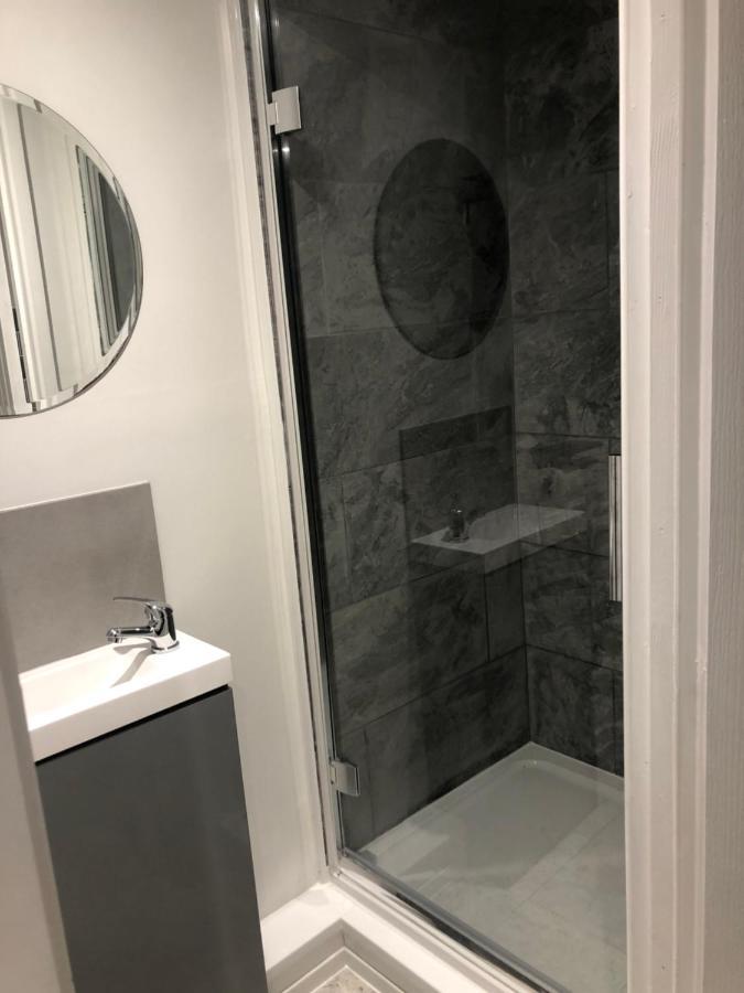 Exclusive Modern Decorated 1 Bedroom Detached Studio Newport  Bagian luar foto