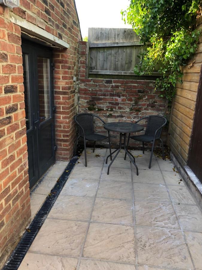Exclusive Modern Decorated 1 Bedroom Detached Studio Newport  Bagian luar foto