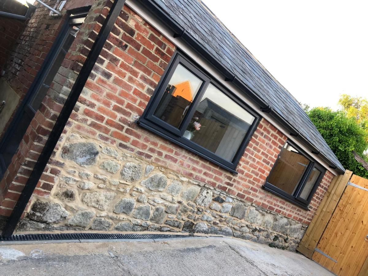 Exclusive Modern Decorated 1 Bedroom Detached Studio Newport  Bagian luar foto